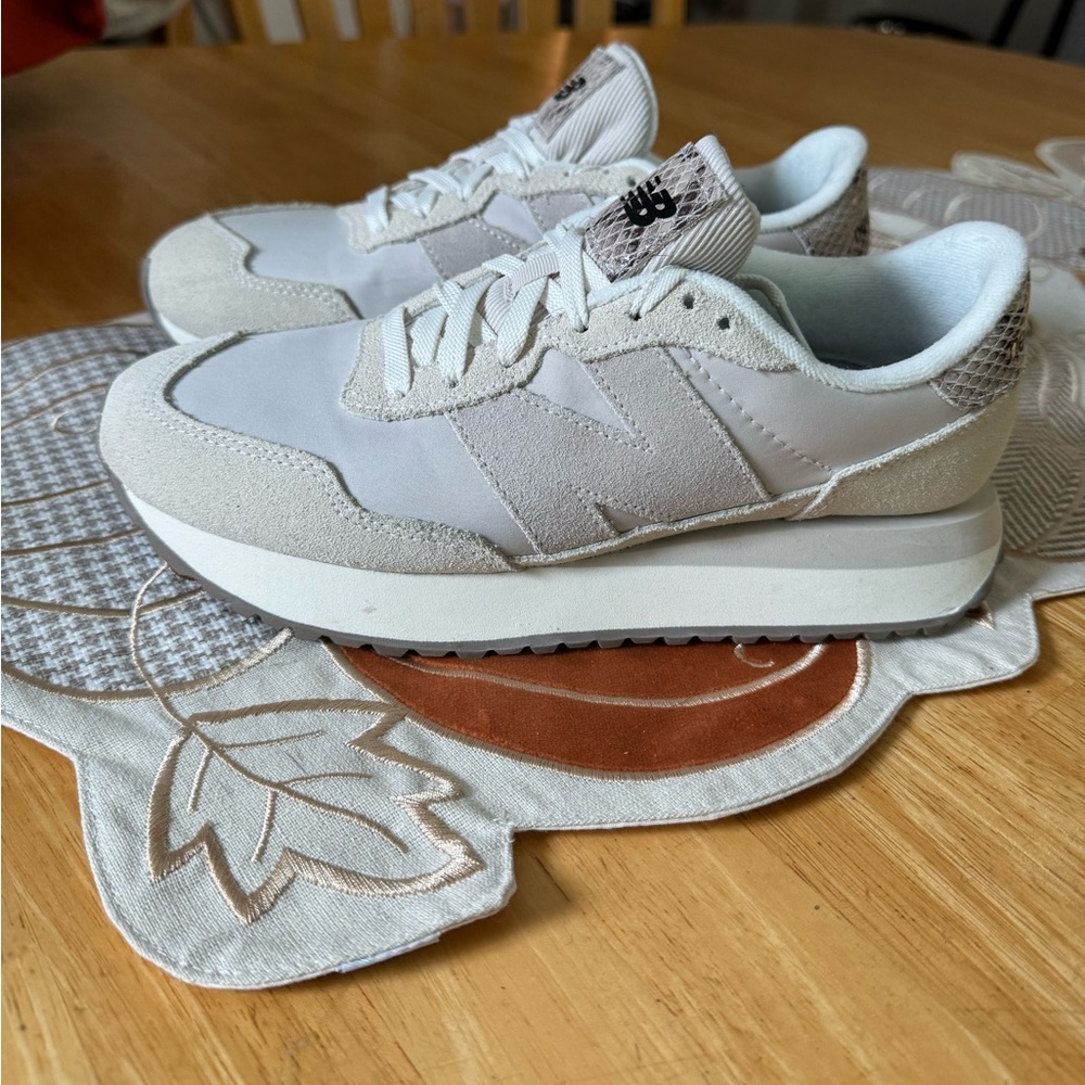 New Balance-237 Sneaker - Women's Size 8
